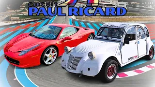 La 2cv speciale poursuit une Ferrari 458 sur un circuit de F1