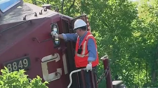 Officials investigate derailment of CP rail train in Toronto