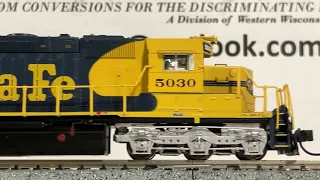 Nscale Broadway Limited 9950 SD40 2, ATSF #5030,  Master Class Conversion