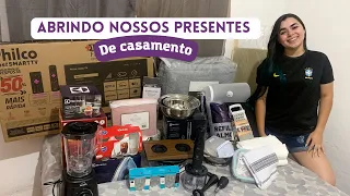 ABRINDO NOSSOS PRESENTE DE CASAMENTO E CHÁ | NOSSO ENXOVAL DE CASAMENTO - A CAMYLA ROCHA