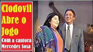 Mercedes Sosa, cantora argentina, no programa do Clodovil na TV Manchete em 24121992