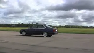 Uncut: BMW M5 3,6 vs BMW 540i 6-speed manual (both E34)