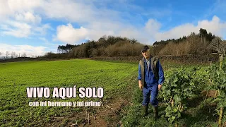 VIVE SÓLO en esta ALDEA junto a su HERMANO y su primo. EXPLORANDO la GALICIA RURAL.