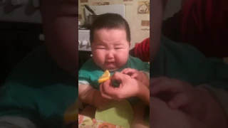 Реакция детей на лимоны