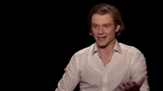 Lucas Till (MacGyver): "The only thing I spend money on are video games!"