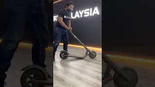 Folding the Segway-Ninebot E22 electric kick scooter is as easy as 1, 2, 3!