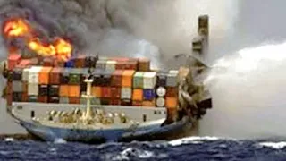 GIANT OIL TANKERS & CONTAINER SHIPS CRASH DURING MONSTER WAVES IN STORM & FIRE