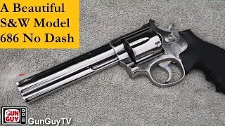 A beautiful S&W Model 686 (No Dash) with 6 inch barrel