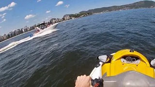 OCUPANTES NA LANCHA INDO A LOUCURA COM JETSKI!!!