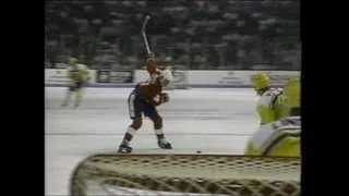Wayne Gretzky Beauty Setup to Mario Lemieux (1987 Canada Cup - Can vs Swe 9/4/87 )