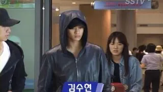 [SSTV] 김수현 공항패션, 더위 잊은 올블랙 코디 "박태환 응원하고 왔어요"