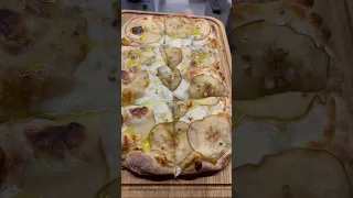 Римская пицца груша и горгонзола!