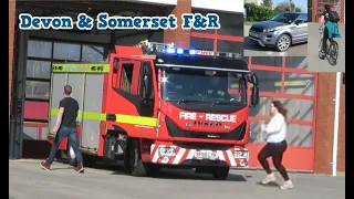 [RETAINED CREW ARRIVING] - Devon & Somerset Fire Engine Responding to fire call [UK]