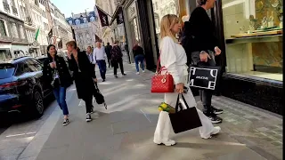 Street fashion in London. Nice street style. Walks  city.