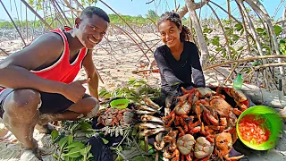 PESCA E AVENTURA TIRADA DE CARANGUEJOS/ACAMPAMOS E PREPARAMOS UMA CARANGUEJA COM PEIXES NA BEIRA MAR