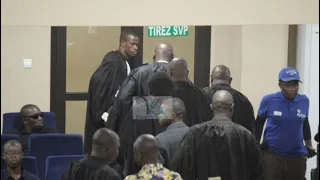 Guinée 🇬🇳 Scène incroyable au tribunal, les Avocats de La Défense de Dadis quittent la salle