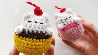 Брелок котенок-пудинг крючком 🍮✨🍓/ crochet pudding kitten keychain