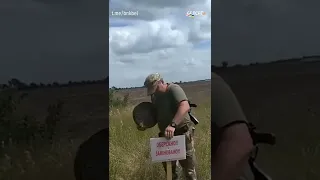 Stern Ukrainian soldier sets up a sign using an anti-tank mine #shorts