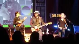 Elvis Costello with Larkin Poe - "Peace, Love And Understanding" Live at Minglewood Hall 2015