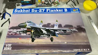 What’s in the box? Trumpeter 1/32 Su-27 Flanker