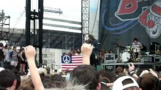 Mod Sun freestyle / Trouble - nevershoutnever! (Bamboozle 2010)