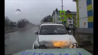 Вылазь,  ....  приехали