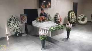 Церемония прощания с Евгенией Леоновой в прощальном зале крематория "Каменный цветок"