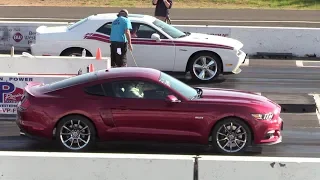 Challenger R/T vs Mustang GT - drag race