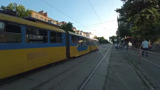 Трамвай KT3UA №413 прибывает и отправляется с остановки Пл. Лук'янівсьька