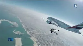 Des jetmen volent à côté d'un A380 !