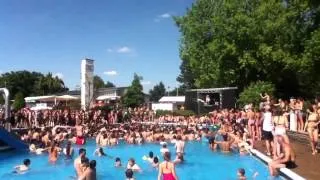 Harlem Shake auf Pool Party