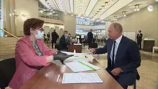 Президент Владимир Путин проголосовал по поправкам в Коституцию РФ