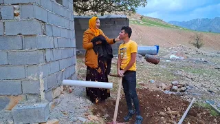 Cozy cottage: Mohammad and his father are building the dream house of Zainab and Sohrab