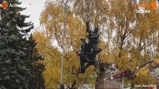 🟠В Лиепая демонтировали советский памятник