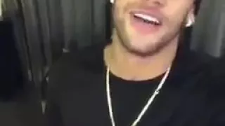 Neymar cantando eu vacilei mais eu ti amo