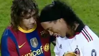 Ronaldinho comeback on Camp Nou for Barcelona - AC Milan 25 08 2010.flv