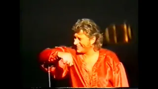 Johnny fait un speech et chante "Je serai là" (26.06.1993)