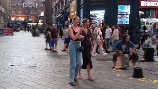 Johnny B. Goode - Cover by street performer in London, England