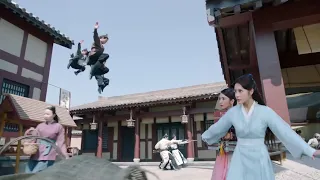 [Kung Fu Movie]The seemingly delicate young girl is, in fact, a master of top-tier martial arts.