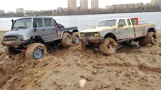 UNIMOGU 6x6 vs PICKUP with a pair of wheels! ... Comparative test of SUVs. Axial vs Cross RC