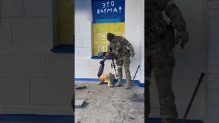 Россия в деле сожг флаг украины 😀