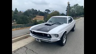 Alain de Perpignan qui vient essayer sa Ford Mustang de 1969