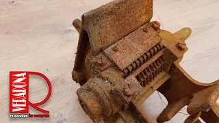 Rusty bone grinder  - Restoration