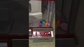 Mini claw machine with Mini Hatchimals (read description)