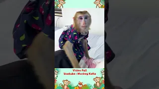 Monkey Hair Red poop and called mom to help change her diaper