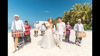 Anna & Dmitry's Beach Wedding | Vilamendhoo Island Resort & Spa