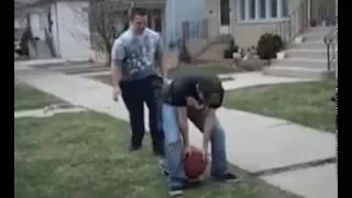 Два дурака, скейт и мяч. Two fools, skate and ball.