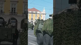 Cerimónia Militar das Comemorações do 25 de Abril — Desfile militar das máquinas blindadas.