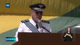 O Presidente Jair Bolsonaro participou da passagem de Comando da Aeronáutica