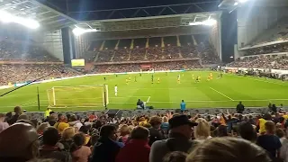 Match des héros : Légendes RC Lens 98 VS Team UNICEF : Les supporters lensois qui chante Roger Boli